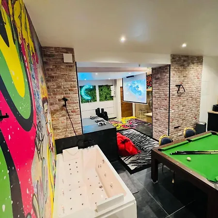 Capsule Street Art - Sauna- Jacuzzi - Playstation 5 - Billard - Netflix - Cinema - Terrasse *